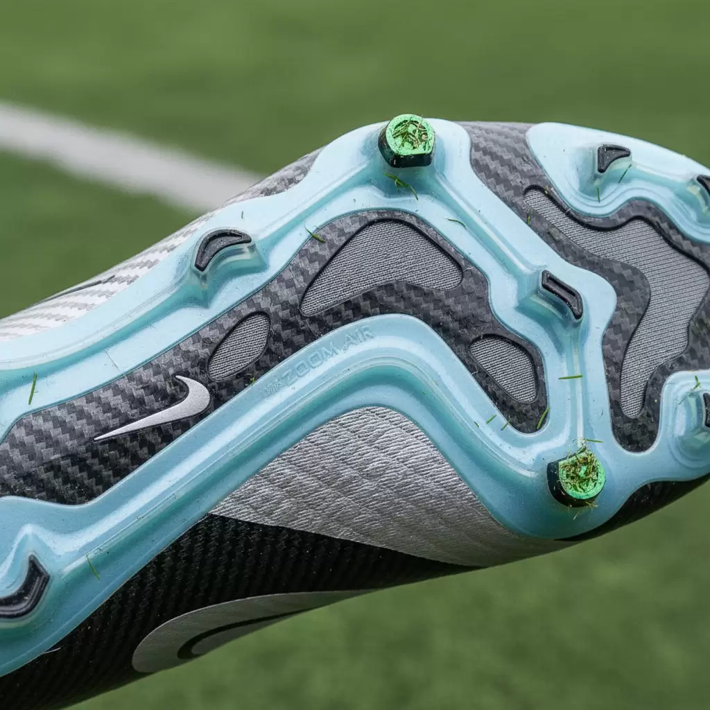 Công nghệ Zoom Air độc quyền mang lại khả năng phản hồi lực ấn tượng cho Nike Mercurial