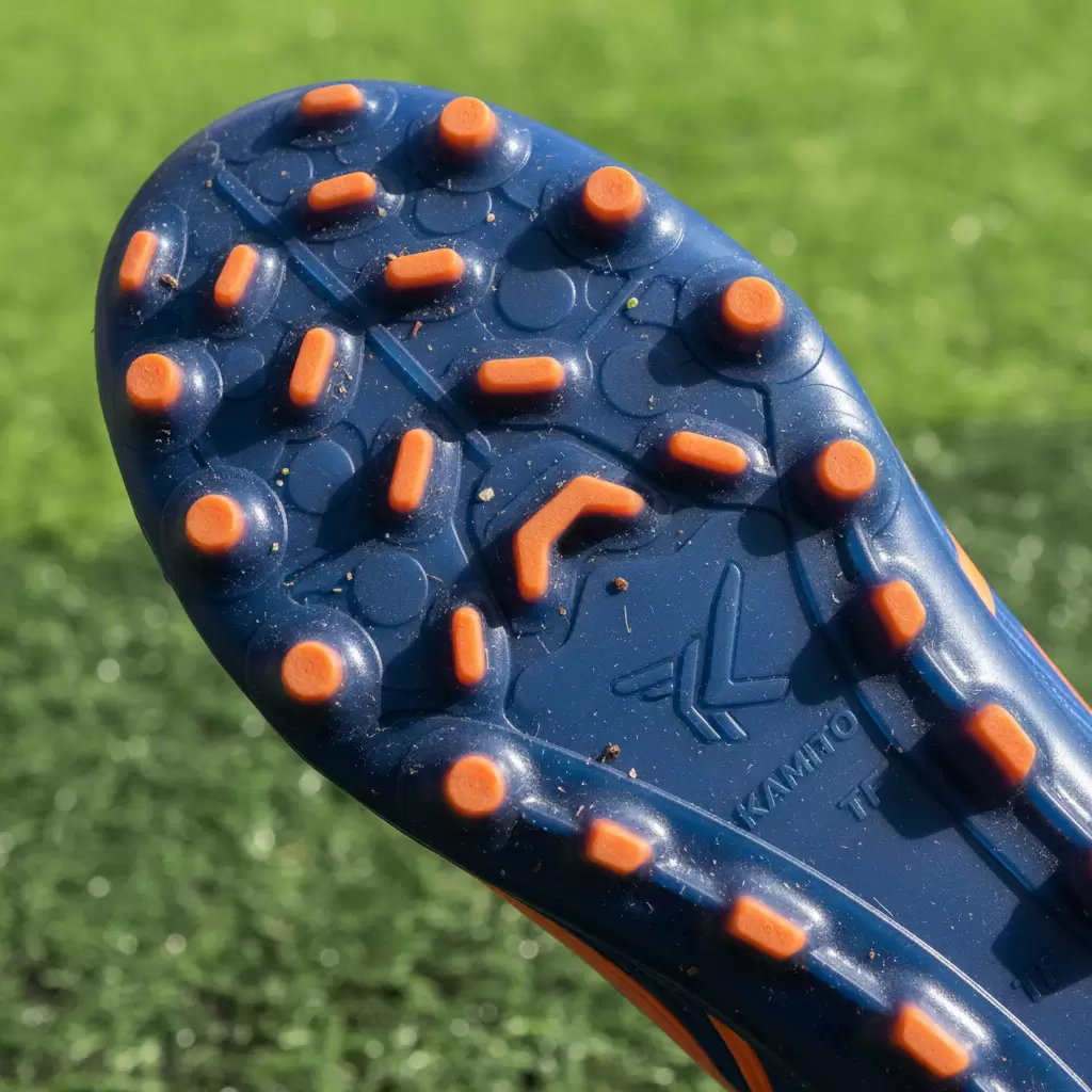 Thiết kế đinh TF tối ưu cho khả năng bám sân và xoay sở linh hoạt