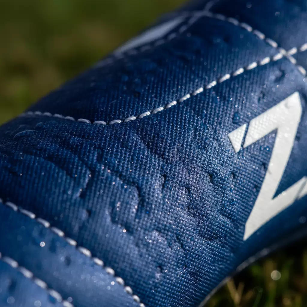 Chất liệu da Microfiber cao cấp giúp tăng cường cảm giác bóng và độ bền